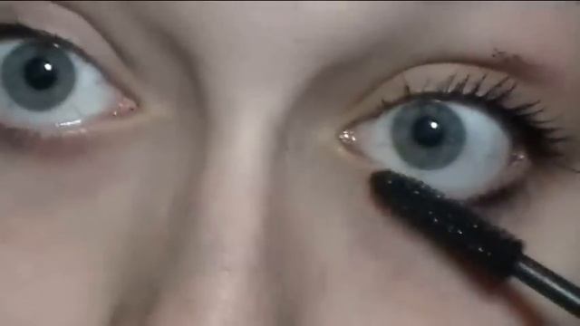 Review/Demo: L'Oreal Voluminous vs. Ultra-Volume Collagen Mascara смотреть онлайн
