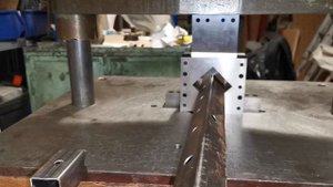 Резка профильной трубы(Cutting square pipe)