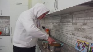 АЛИСА УСТРОИЛА РАЗБОРКИ С ПАРНЕМ У КАПЫ ДОМА!!!