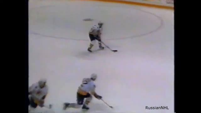 Dmitri Kvartalnov scores two goals for Bruins vs Kings (1992)
