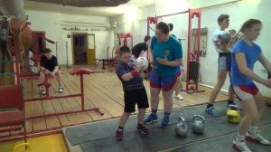 Гиревой спорт. Формируем технику Толчок гири у юного гиревика.