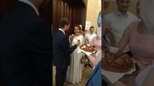 Встреча молодых с караваем