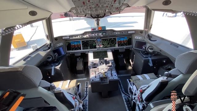 Exclusive Visit inside Irkut MC-21 | Dubai Air Show 2021 смотреть онлайн