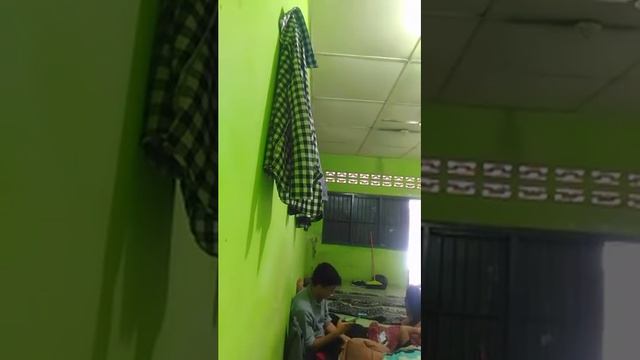 Mahasiswa orang batak yang tidak punya otak melakukan mesum di dalam kos. смотреть онлайн