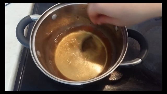 Романтический ужин: куриные бедрышки с яблоками под сырной корочкой, салат, десерт.