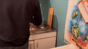 Переночевали в квартире МЕРТВОЙ БАБКИ Еле уехали