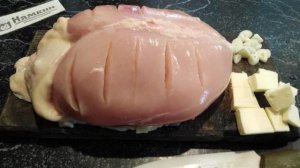 Сочная куриная грудка на кости в духовке