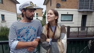 Когда кто-то поет...?