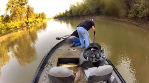 Catching catfish with gold fish for bait - Trotliners