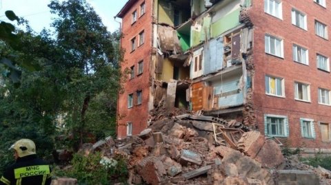 Чиновники обвинили жильцов в трещинах на частично обрушившемся доме в Омске