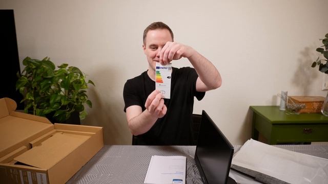 Philips 16B1P3302 16" Portable Monitor | Unboxing and overview смотреть онлайн