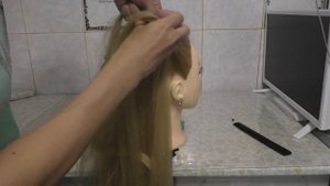 Прическа на распущенные волосы №3