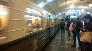 81-717/714.5А Ретропоезд Сокольники На станции Библиотека им. Ленина