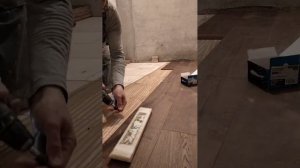 Укладка инженерной доски на фанеру. #ремонт #flooring #полы #ремонтквартир #solidwood