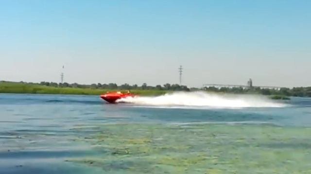 Водометный катер с двигателем AUDI