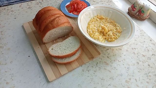 Горячие бутерброды с брынзой и сыром.#горячиебутерброды#сбрынзой#домашняяеда#