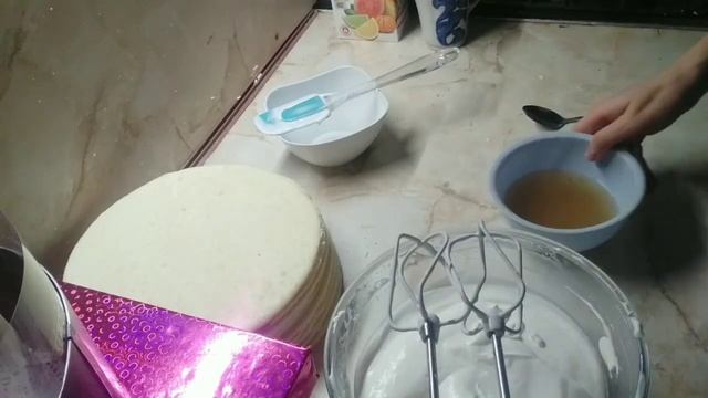 Сливочно-йогуртовый крем для молочной девочки