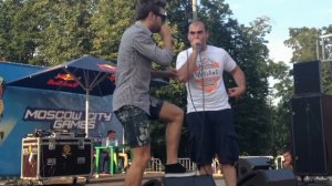 Андрей Гризли и Вахтанг качают. Лужники 28.07.2012