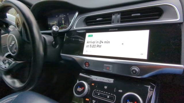 SF Waymo autonomous vehicle - dead-end turnaround on hill + courtesy to oncoming car смотреть онлайн