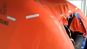 Классное видео! Надувается спасательный плот