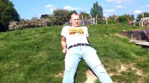 Катя и Макс проводят активно день с папой