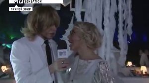 Очевидно обдолбанная Маша Малиновская