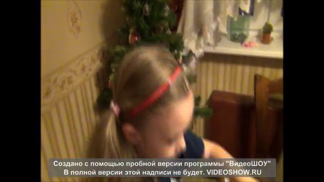 Всех с наступающим )))) а мы наряжаем ёлку с Катей и Сашей))) смотреть онлайн