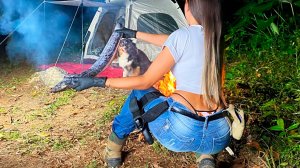 ASMR Ночной Кемпинг Красивая Девушка Готовит на ПРИРОДЕ