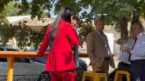 Я в ШОКЕ! Гнедина просто в ОТКРЫТУЮ пытается заигрывать к Олегу Зубкову, подойдя к его столику!