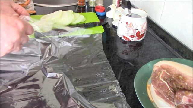 Как приготовить нежную и очень  вкусную свиную рульку - легко, просто и быстро.