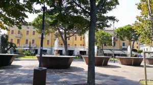 Озеро Гарда. Город Дезенцано-дель-Гарда, Италия.