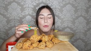 НАТАША БО VS POLYA KEY | БАТТЛ | КРЫЛЬЯ КФС | ЦЕЛОЕ ВЕДРО КТО БОЛЬШЕ СЪЕСТ ? KFC/ МУКБАНГ/АСМР