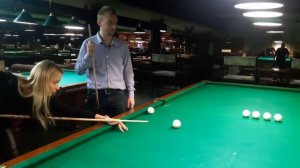 Тренировка свояка на примере ученицы. Свояк с руки в среднюю лузу.