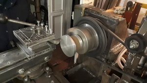 Самодельный токарный станок. Первая стружка.