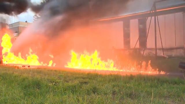 Экспериментатор Водомет против огнемета смотреть онлайн