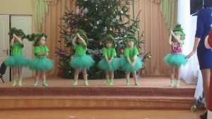 ТАНЕЦ ЁЛОЧЕК ?  (Ёлочке не холодно зимой)