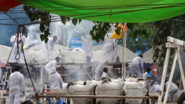 Make merit at Thai temple 2 : Bress sheets donate to temple by thai amulet team смотреть онлайн