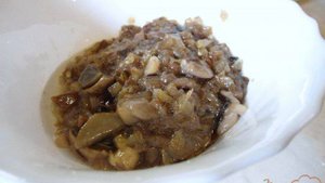 Печень с грибами и сметаной.