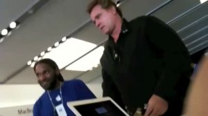 Ray Liotta in the Apple store