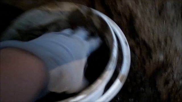 стены подмазываю глиной/ саманный дом смотреть онлайн