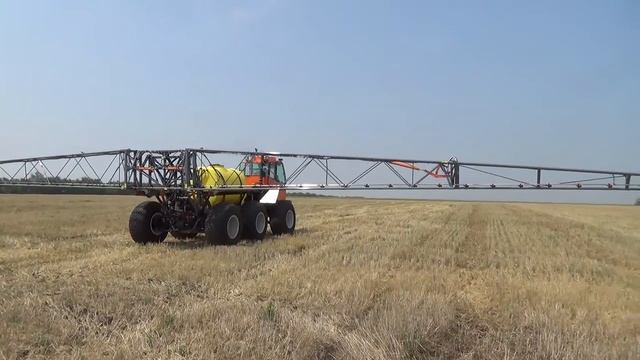 Демонстрация работы опрыскивателей на Дне поля-2016 Волгоградской области смотреть онлайн