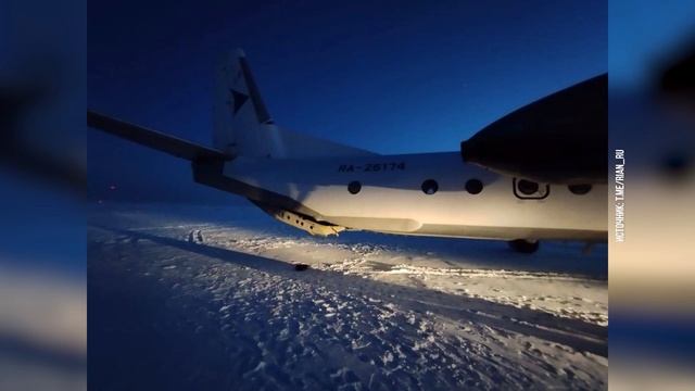 Полет с «ветерком». У самолета открылся люк прямо в небе смотреть онлайн