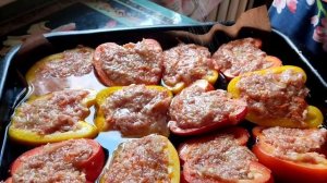 Фаршированный перчик! Крупный перец половинками, в духовке.Сытный ужин с бульоном!