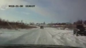 Дастер на снежной трассе с передним самоблоком в мкпп.