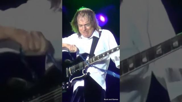 Ангус Янг