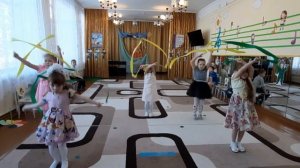Танец с лентами. Подготовительная группа