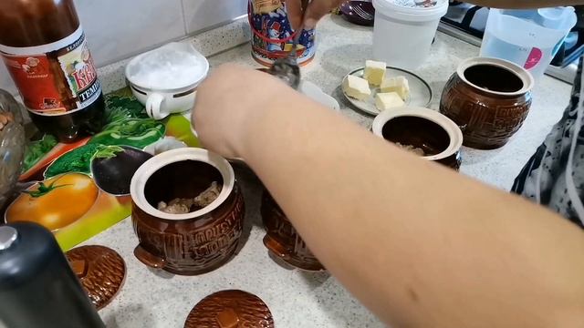 Простое.но вкусное блюдо в глиняных горшочках.