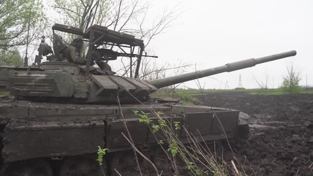 Боевая работа экипажей танков Т-72Б3 Западного военного округа в зоне проведения СВО смотреть онлайн