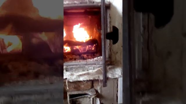 как горит??? КАРТОННЫЙ ДОМ!!!