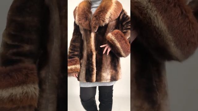 Шуба мутон 6500 в очень хорошем состоянии, отд.Песец дл.70 см р.48-50 /11278/ смотреть онлайн